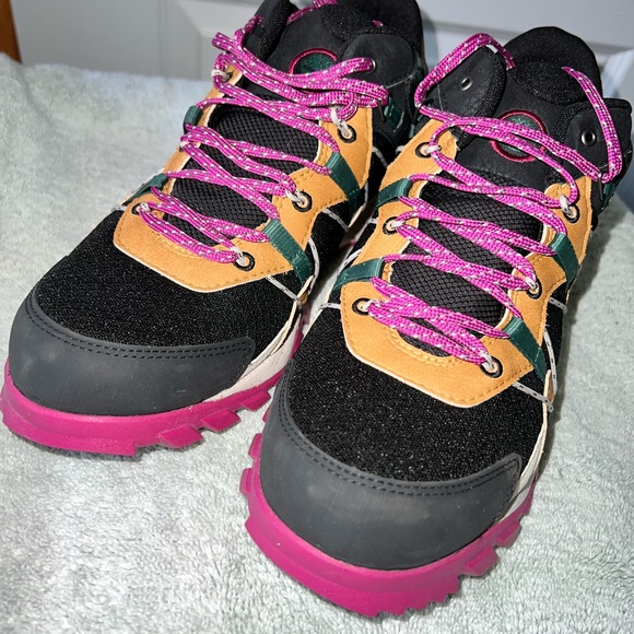 BRAND NEW Timberland Hiking Shoes - Picture 2 of 7